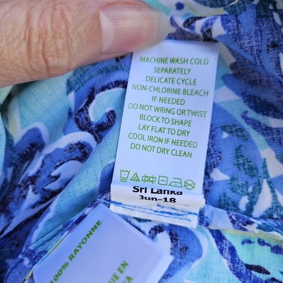 Lilly Pulitzer Sea View Button Down Top Medium - Picture 8 of 8